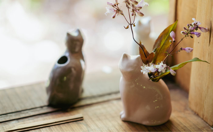 【波佐見焼】zen to ひがし ちか 花器「愛 編む 磁器猫」桃猫 1点【中善】 [YE51]