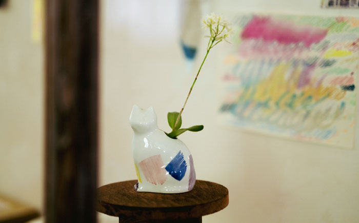 【波佐見焼】zen to ひがし ちか 花器「愛 編む 磁器猫」色猫 1点【中善】 [YE53]