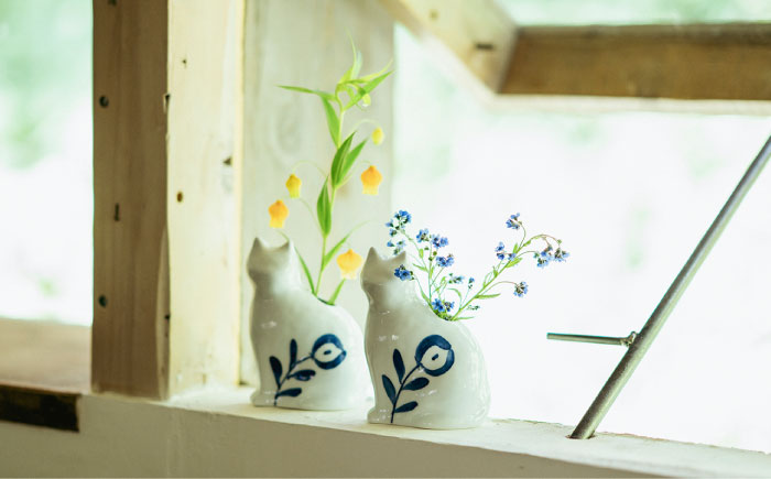 【波佐見焼】zen to ひがし ちか 花器「愛 編む 磁器猫」花猫 1点【中善】 [YE54]