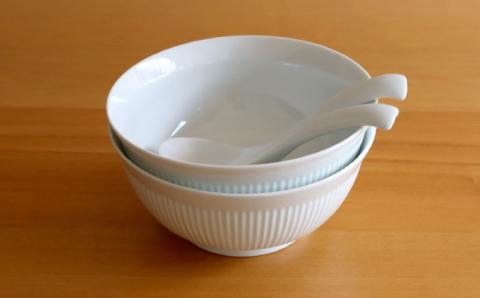 【白山陶器】【2人分の食器】よしず彫6寸めん丼とレンゲ 白磁 4ピースセット [TA141]