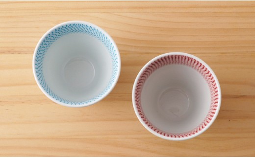 【波佐見焼】 色染流し 湯呑 2点セット 赤・水色 【一真陶苑】 [BB21]