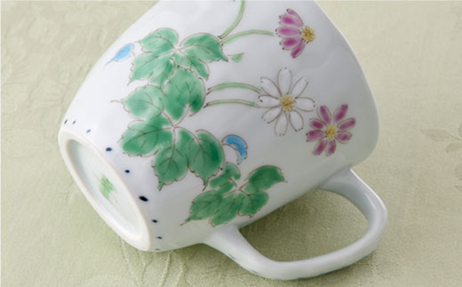 【波佐見焼】色絵ヒメジオン・イワザクラ マグカップ 揃い【藍水】 [GB15]