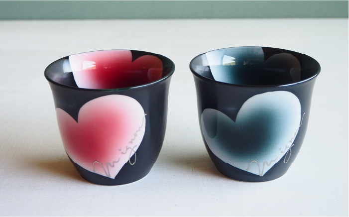 【波佐見焼】mignon ハート フリーカップ 2個セット 赤・グレー【紫明窯・作家はな】【陶藤】 [BE24]