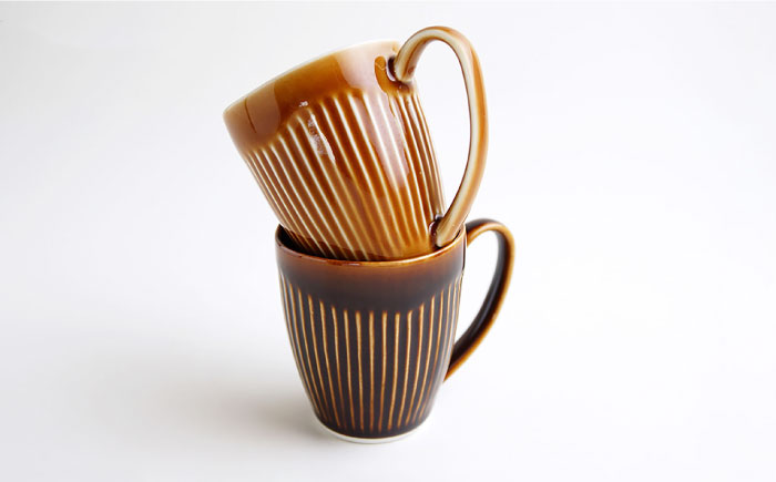 【波佐見焼】 しのぎ マグカップ ペアセット（アメ釉・キャメル） 食器 皿 【一龍陶苑】 [CC11]