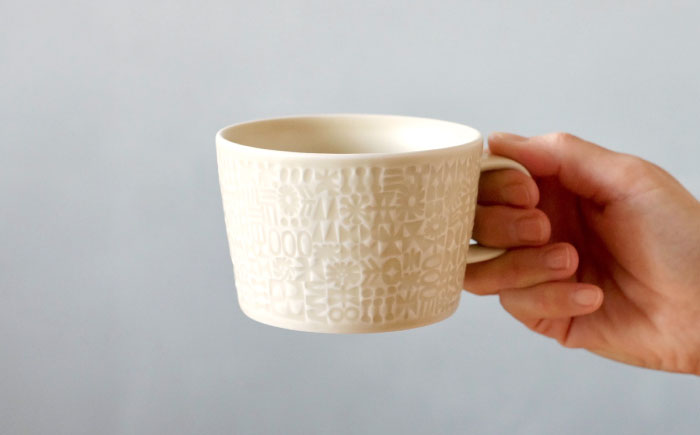 【波佐見焼】PATTERNED PLATE・MUG ペア 4点セット ecru + greige　【BIRDS’ WORDS】 [CF087]