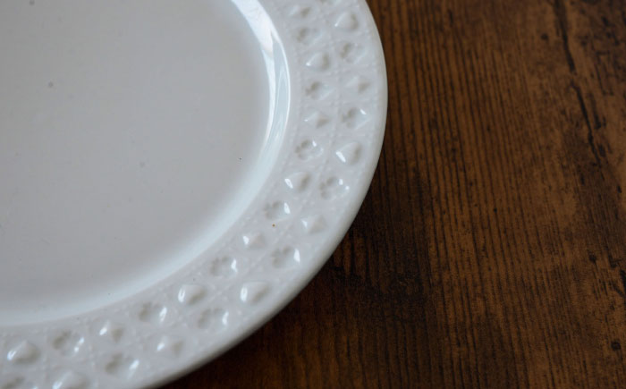 【波佐見焼】リムプレート トランプ レリーフ ホワイト・アクアグリーン ペアセット【ルセラ・ポーセリン】 [CG10]