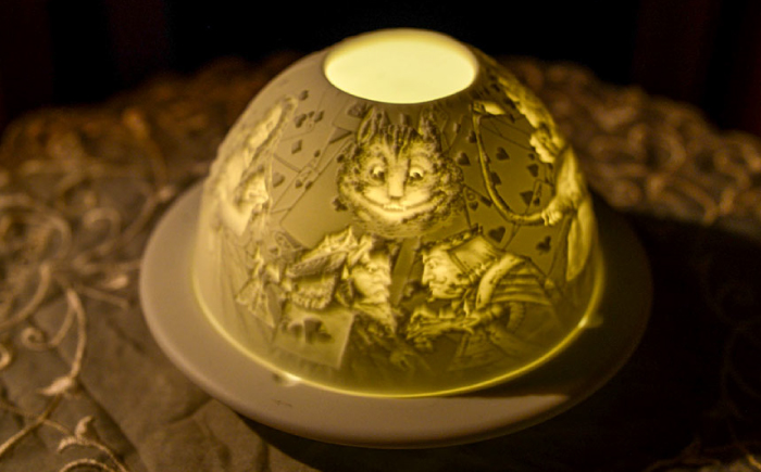 【波佐見焼】リトファニーキャンドルライト〈不思議の国のアリス〉【ルセラ・ポーセリン】 [CG14]