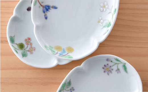 【波佐見焼】小花紋木瓜型 小皿 3枚組【藍水】 [GB25]