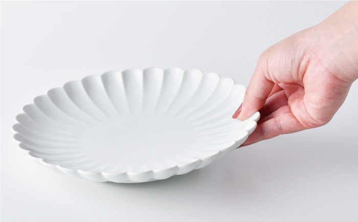 【波佐見焼】菊彫 7寸皿 プレート 白マット・ネイビー ペアセット 輪花皿【洸琳窯】 [GE56]