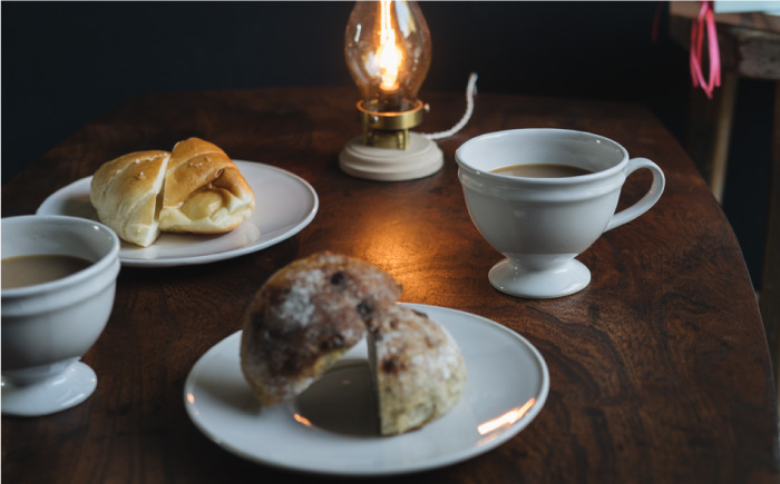 【波佐見焼】足つき マグカップ 白つや釉 2個セット【イロドリ】 [KE21]