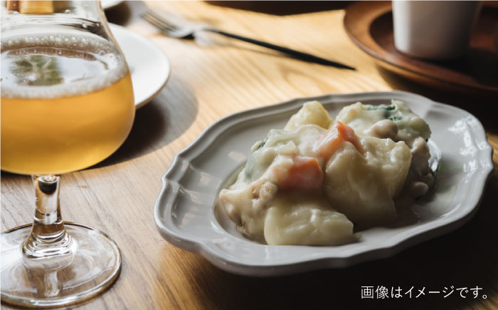 【波佐見焼】オーバルレリーフ皿 プレート 白つや釉 2枚セット【イロドリ】 [KE28]