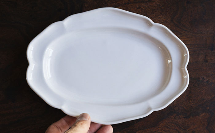 【波佐見焼】花 リムオーバル プレート （白つや釉） 2枚セット【イロドリ】 [KE36]