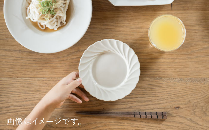 【波佐見焼】輪花丸皿 ミルク色 2枚セット 食器 皿【イロドリ】 [KE53]