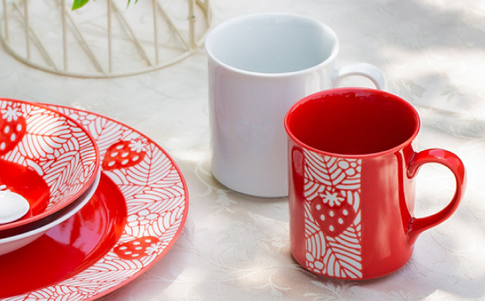 【波佐見焼】苺ミルク マグカップ 〈赤/白〉 2点セット【西海陶器】 [OA475]