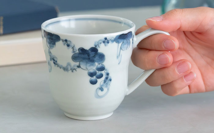 【波佐見焼】染付葡萄 ひさごマグ 食器 マグ【西海陶器】 [OA492]