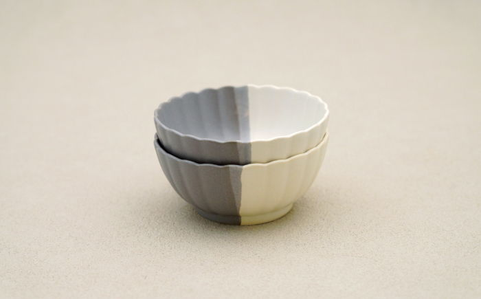 【波佐見焼】花しのぎ 丸小付 ペア ハーフカラー（グレー/白）【団陶器】 [PB187]