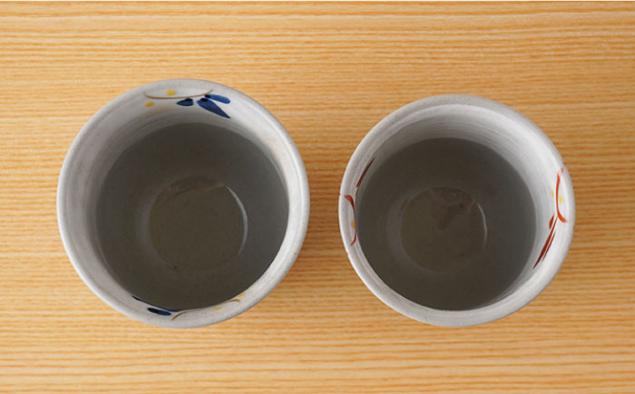 【波佐見焼】唐草小花 茶碗・コップ（青大・赤小）セット【陶もと】 [PE30]