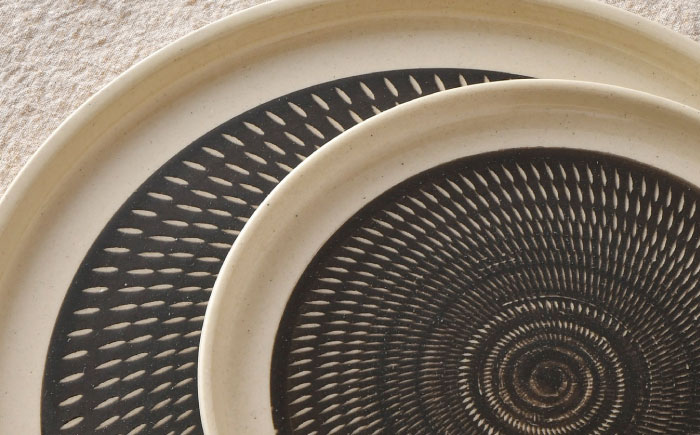 【波佐見焼】黒刷毛飛び鉋 プレート M・L 2枚セット 食器 取り皿 陶器【利左エ門窯】 [QB44]