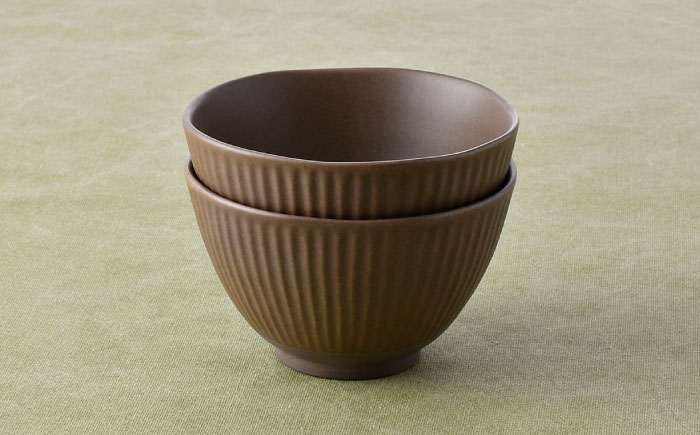 【波佐見焼】しのぎ 丼ぶり ブラウン 2個セット【トーエー】 [QC75]