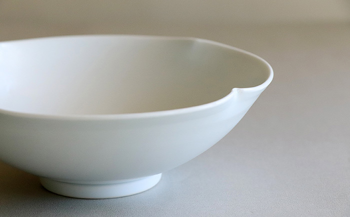 【波佐見焼】お花の盛り鉢と 小皿 のセット 白磁 取り皿 食器 大皿 【アトリエビスク】 [RD17]