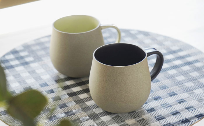 【波佐見焼】カラービスク マグカップ2色セット 黄色・黒【光和陶器】 [SC77]