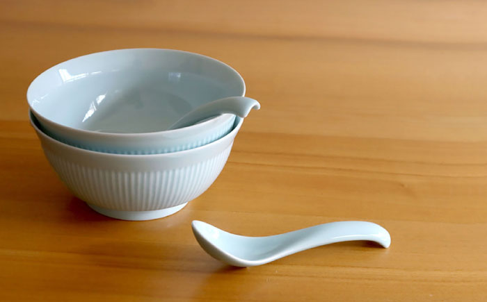 【白山陶器】【2人分の食器】よしず彫6寸めん丼とレンゲ 青白釉 4ピースセット [TA142]