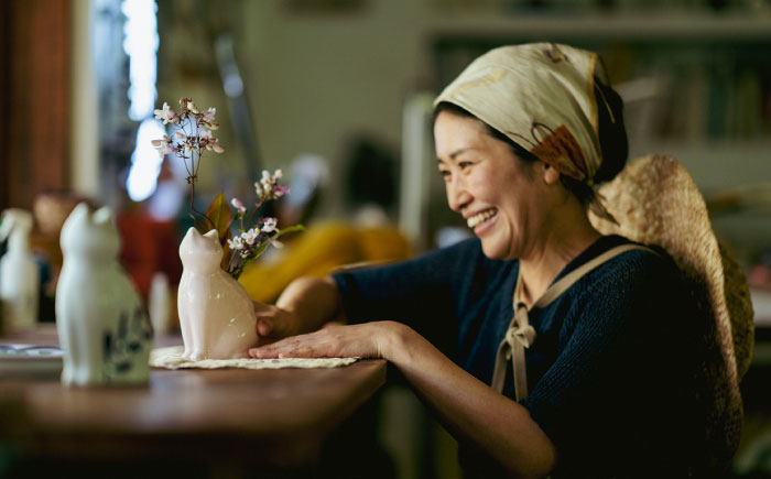 【波佐見焼】zen to ひがし ちか 花器「愛 編む 磁器猫」黒猫 1点【中善】 [YE50]