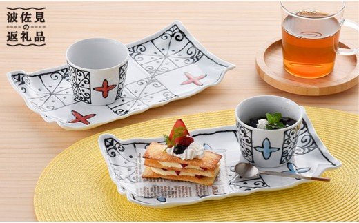 【波佐見焼】教会シリーズ市松十字唐草 プレート ミニカップ 赤・青 セット【大新窯】 [DC20]