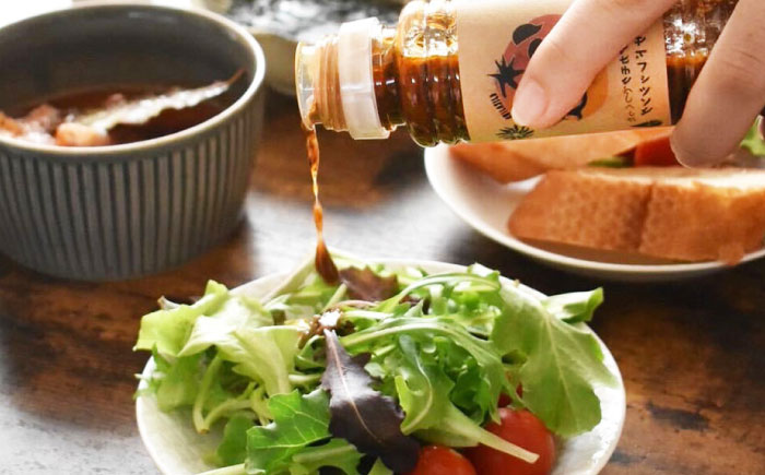 【3回定期便】【小値賀産トマトとアカモクでつくった】ハリッサドレッシング 150ml×3本 小値賀町/factory333 [DAS051]