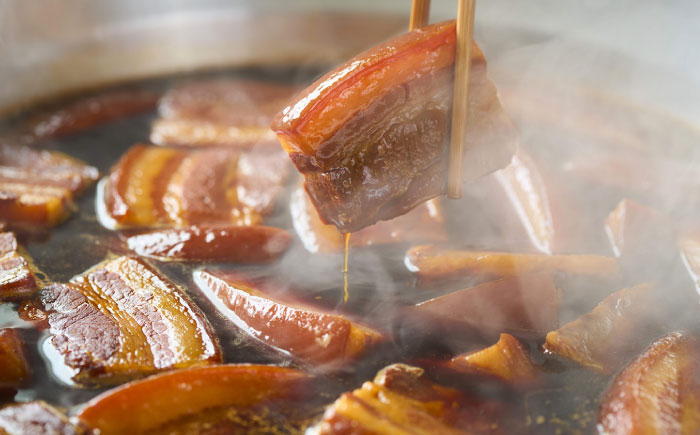 【6回定期便】角煮 5個・長崎名物 皮付三枚肉の角煮まん 5個 [QAX076]