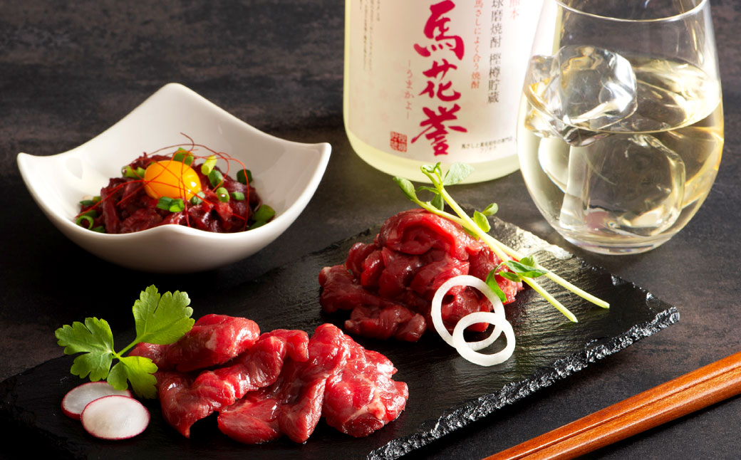 フジチク霜降り馬刺しと球磨焼酎の熊本特産マリアージュセット （ 中トロ トロ ランプ 上赤身 ユッケ ） 本格米焼酎馬花誉 合計6種 生姜 タレ付き 馬肉 焼酎 米焼酎 特産品