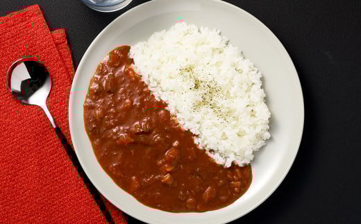 焼肉屋さんのあか牛カレー 4食入り ／ あか牛カレー 赤牛カレー カレー カレーライス あか牛 赤牛 褐牛 褐毛和種 和牛 赤身 牛肉 ビーフ お肉 肉 おかず 九州 熊本県