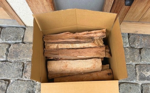 『樹皮なし』プレミアム薪くぬぎ 熊本県産 10kg ／ 薪料理 薪サウナ 乾燥薪 薪 まき 椚 櫟 クヌギ くぬぎ 薪ストーブ 暖炉 焚火 焚き火 キャンプ アウトドア 国産