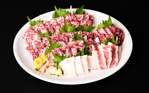 【定期便3回】初めて食べる方にもおすすめ！馬刺し 食べ比べ 熊本名産 酒のつまみ 晩酌 赤身肉 定期便 3ヶ月 合計約1.45kg 全5種類 特選赤身 タテガミ フタエゴ グルメ馬さし1級・特級 醤油・生姜小袋付 ブロック 馬刺し 馬肉 肉 真空パック 冷凍 熊本名産 熊本県 九州