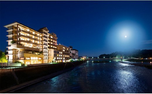 【平日限定】「清流山水花 あゆの里」 スイートルーム ペア宿泊券 1泊2食付 人吉温泉