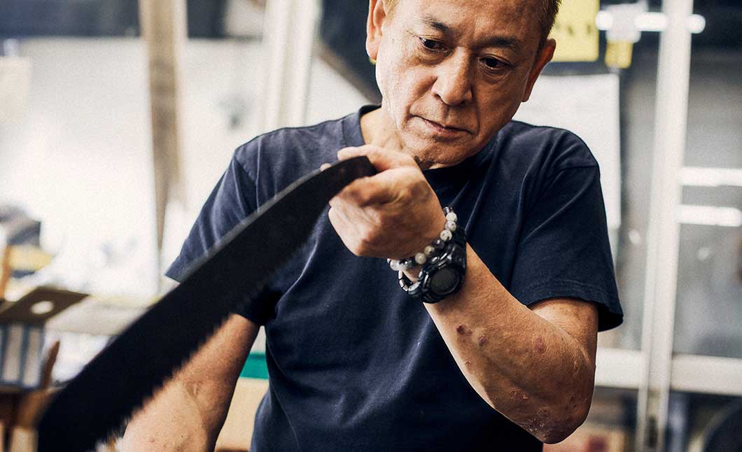 アウトドア用 のこ コンパクト 笹刃鋸 全長約33cm 刃部分18cm 花 ガーデン キャンプ DIY 工具 手動道具 アウトドア ナイフ 剪定