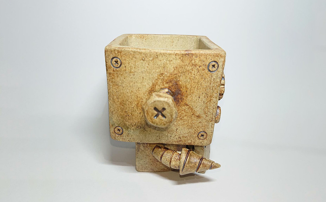 ロボット型 ミニ鉢 高さ10cm 幅10cm 奥行8cm 重量300～400g