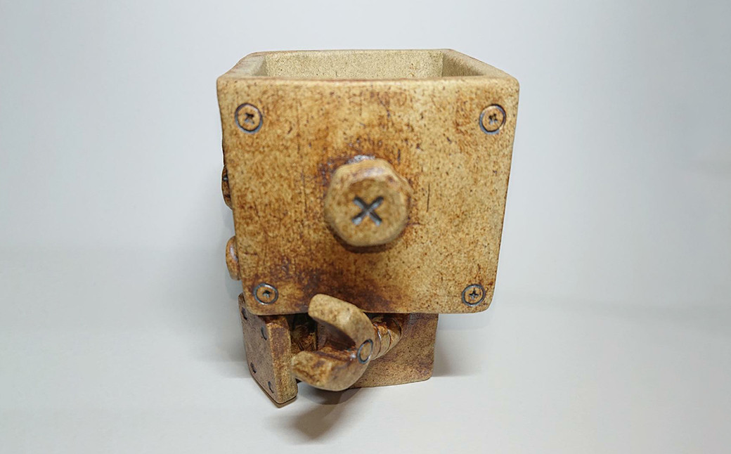 ロボット型 ミニ鉢 高さ10cm 幅10cm 奥行8cm 重量300～400g