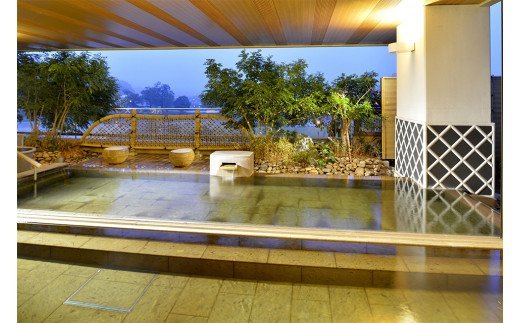 【平日限定】「清流山水花 あゆの里」 スイートルーム ペア宿泊券 1泊2食付 人吉温泉