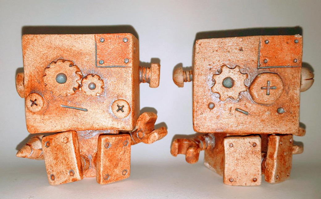 ロボット型 ミニ鉢 高さ10cm 幅10cm 奥行8cm 重量300～400g