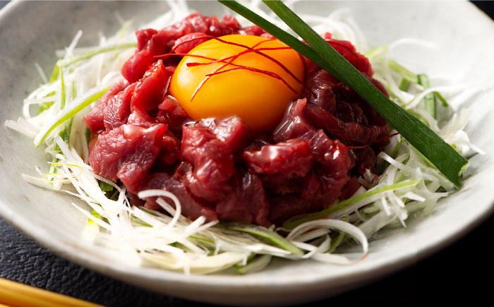 【12回定期便】 国産 馬刺し ユッケ 計200g （50g×4パック）【有限会社スイートサプライなかぞの】 [ZBV050]