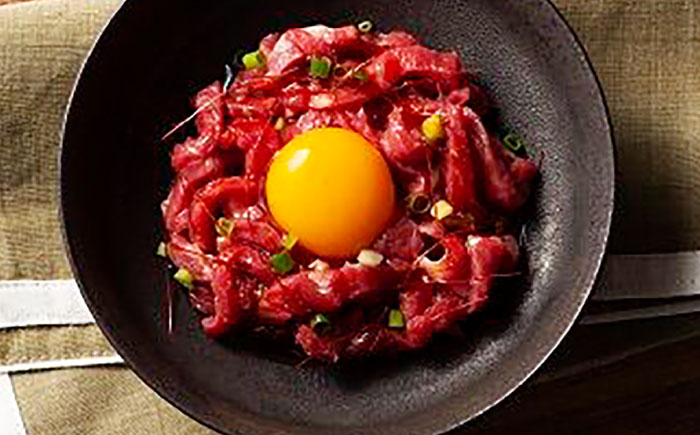 【6回定期便】 国産 馬刺し ユッケ 計200g （50g×4パック）【有限会社スイートサプライなかぞの】 [ZBV049]