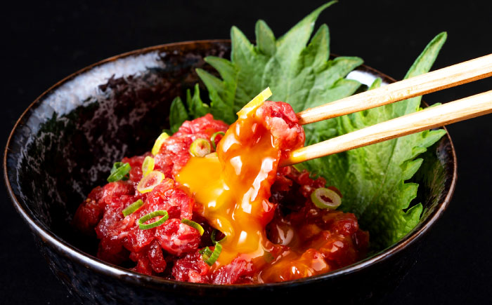 【年内発送は12月21日ご入金分まで！】馬肉さくらユッケ 250g ( 50g × 5 ） 【合同会社　長岡フーズ】 [ZFR017]