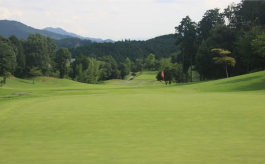 鹿北ゴルフ倶楽部 食事付 平日 プレー券【株式会社 鹿北ゴルフ倶楽部】 [ZBC001]