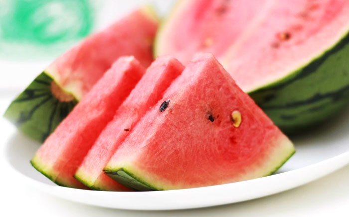 【先行予約】【初夏に実った贈り物】 小玉 スイカ 約7kg【なかむら農園】 [ZBH002]