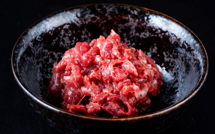 【年内発送は12月21日ご入金分まで！】馬肉さくらユッケ 250g ( 50g × 5 ） 【合同会社　長岡フーズ】 [ZFR017]