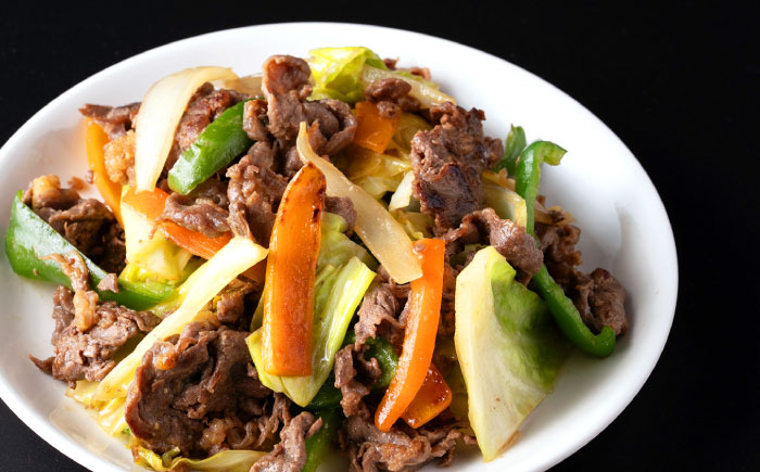 【年内発送は12月21日ご入金分まで！】馬小間切り落とし 1kg (500g × 2パック)  【合同会社　長岡フーズ】 [ZFR021]