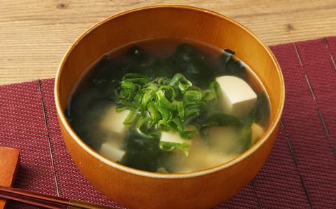 万能だし 椎茸粉 100g 熊本県菊池産 原木椎茸100% 腸内免疫 便利なジッパー付《30日以内に出荷予定(土日祝除く)》---026-1820---