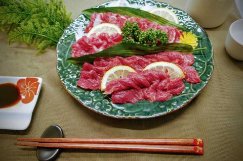 118-8 熊本県産馬刺しセット約400ｇ（霜降り200ｇ・赤身200ｇ）　※タレ、生姜付