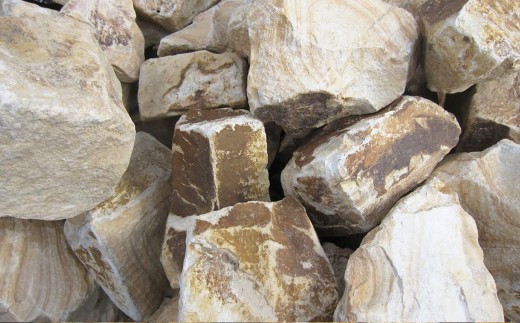 【3個口】庭石、ごろた石 天草大石（150mm～300mm） 約20kg土嚢袋入り 合計約60kg 天草石 大石 ブラウン 茶色 石 天然石 庭 熊本県 上天草市